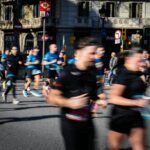Marathon air pollution study with runners racing on a city street