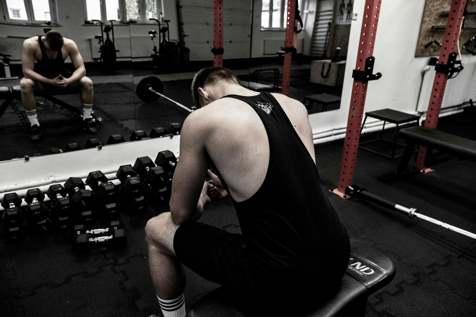 A coach supervising a young lifter, reflecting research on muscle growth in youth resistance training