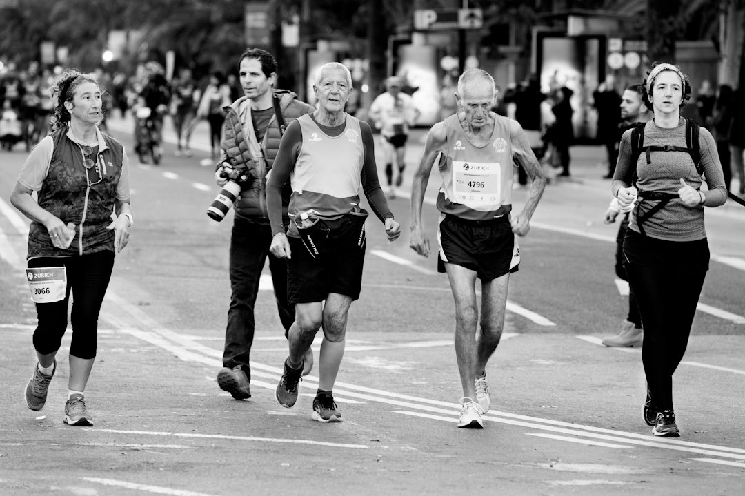 Older marathon runners after the start, an example of cardiorespiratory fitness carried into later life