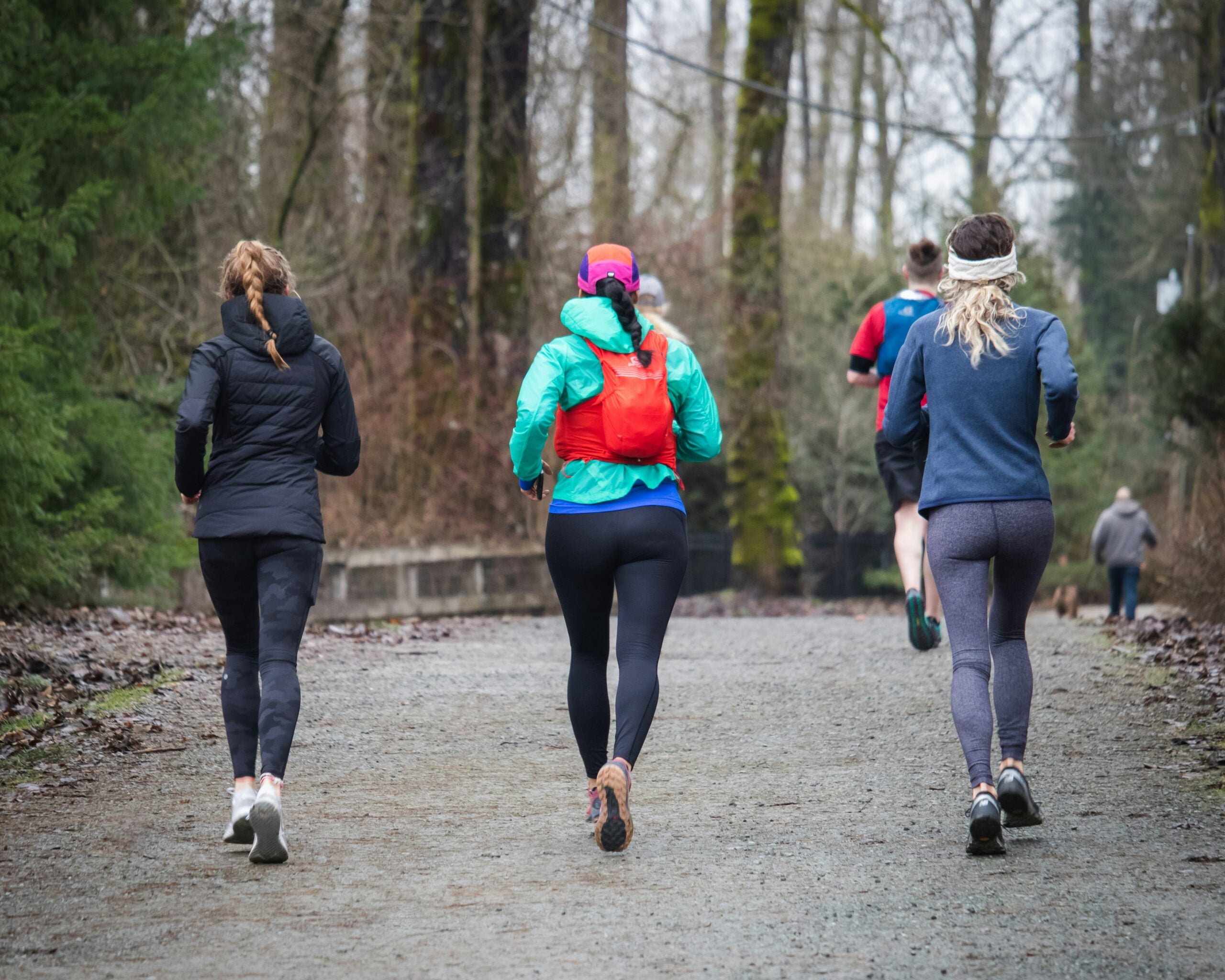 Runners on an open trail, reflecting weekend warrior exercise sessions measured by accelerometer