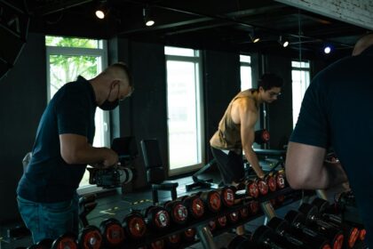 Adults lifting weights in a gym, illustrating exercise trials in adults with metabolic syndrome