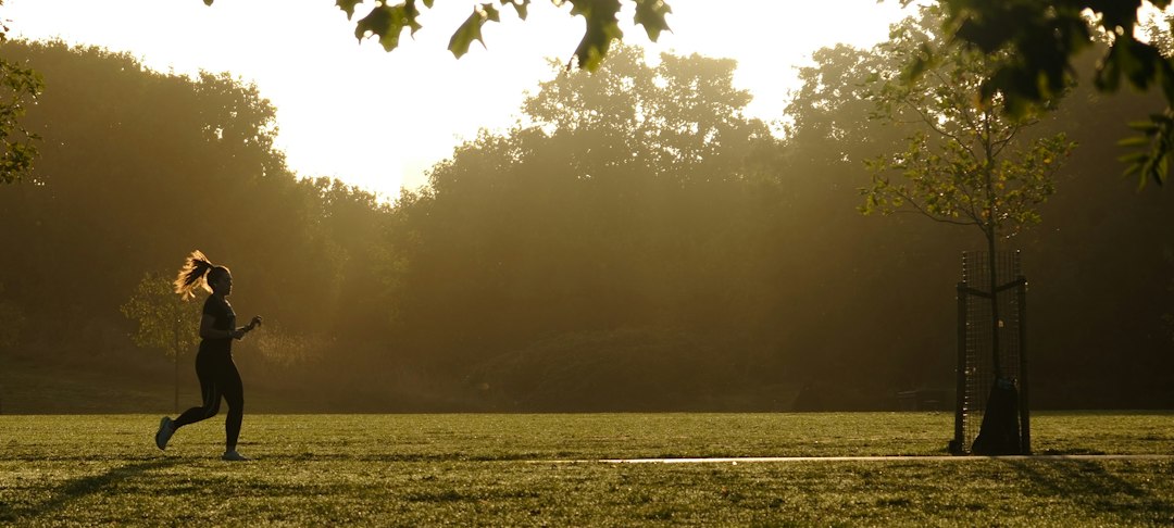 A jogger running at sunrise, reflecting the rise in postpartum exercise minutes reported by year four