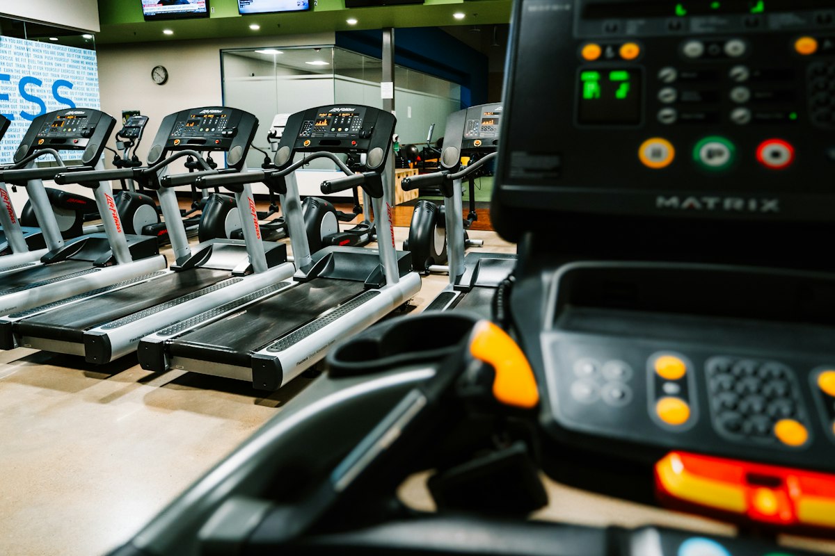 Person running on a gym treadmill, the continuous aerobic training compared in metabolic syndrome trials