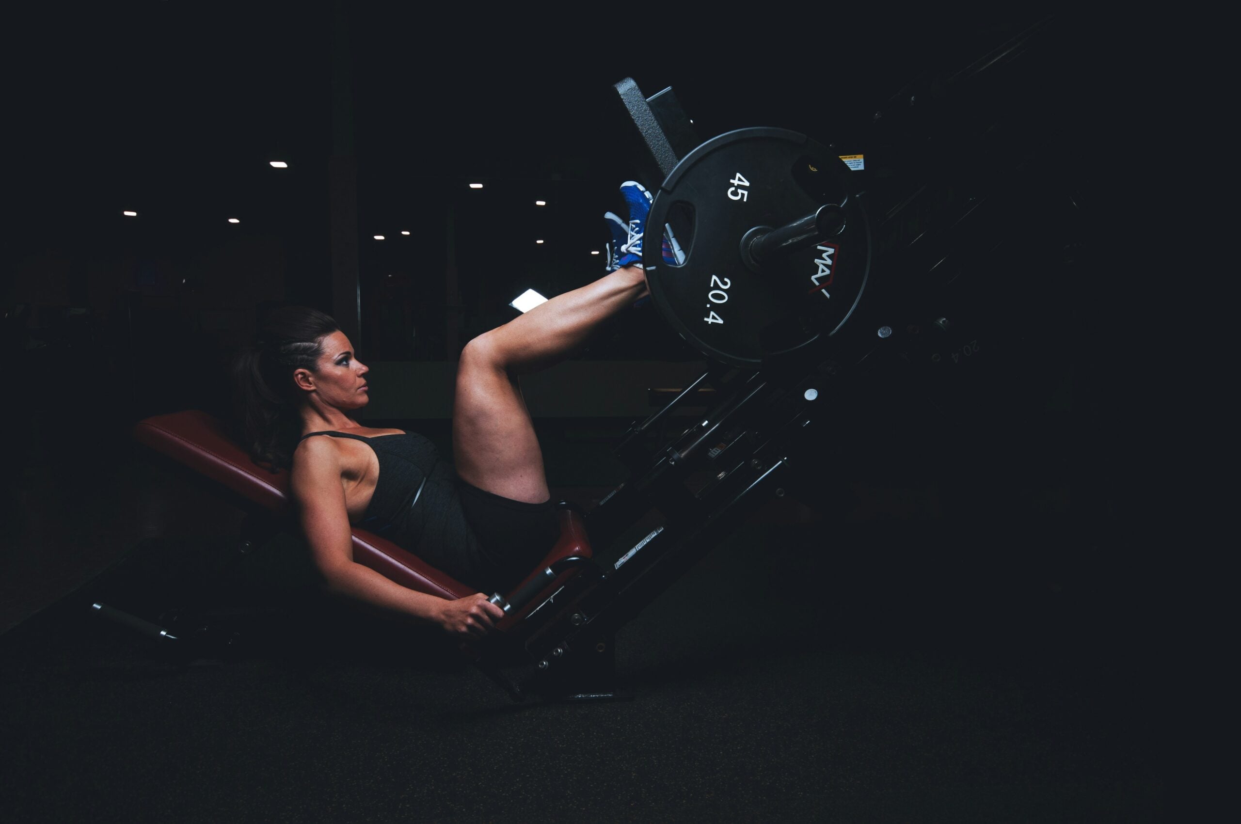 Weight training in a gym, the resistance work linked to training responsiveness in older adults
